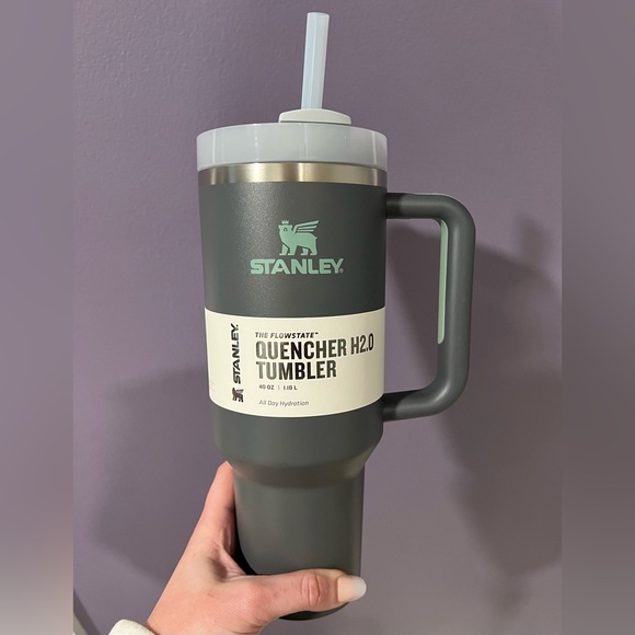 Stanley 40oz CHARCOAL H2.0 Flowstate Tumbler NWT - Picture 4 of 11